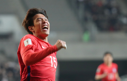 환호하는 홍정호  28일 오후 상암동 서울월드컵경기장에서 열린 2018 러시아 월드컵 최종예선 7차전 한국과 시라아의 홈경기에서 홍정호가 선취골을 넣고 세리머니를 하고 있다. 2017.3.28